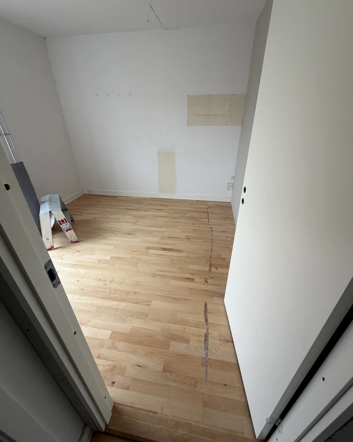 Færdigrenoveret rum efter tømrer- og renoveringsarbejde i Ballerup